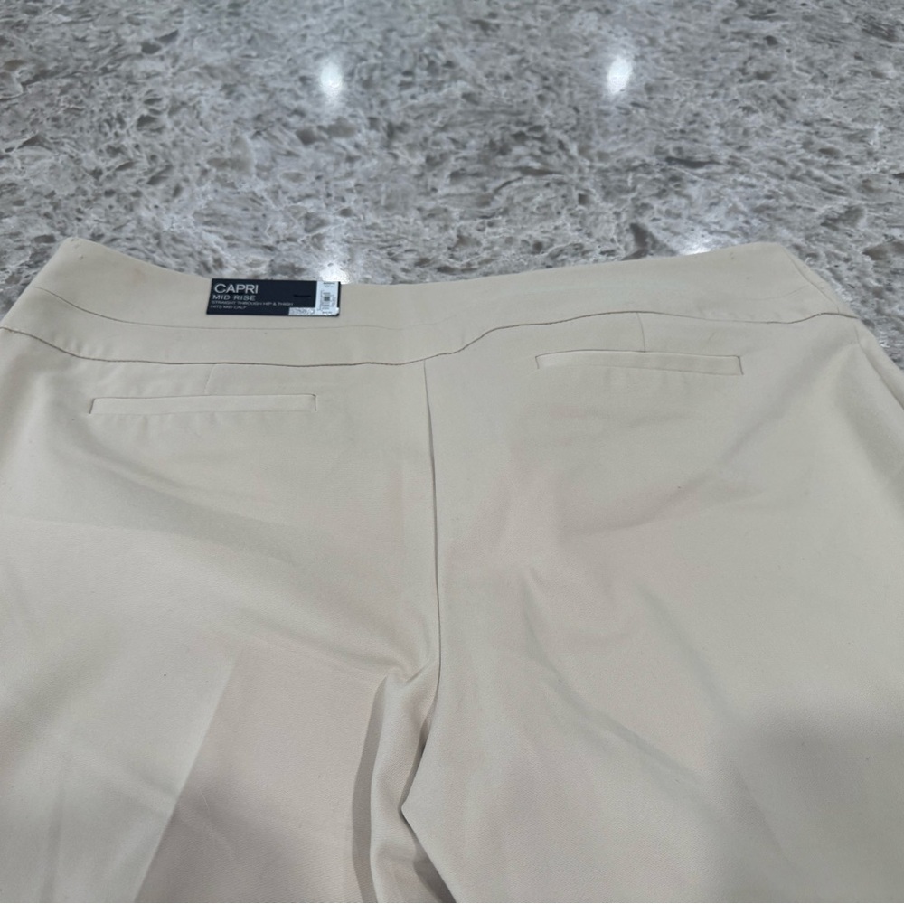 Apt. 9 Tan Capri Style pants - Picture 6 of 8